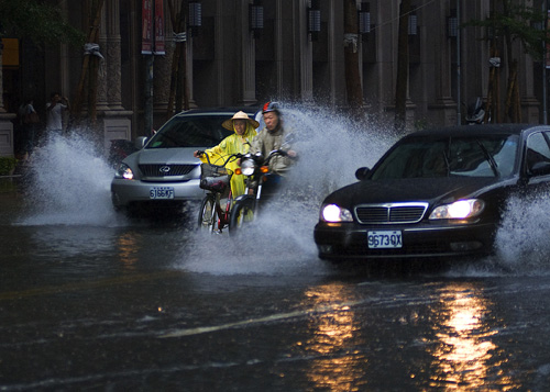 〈寸步難行〉 QRAms54 攝